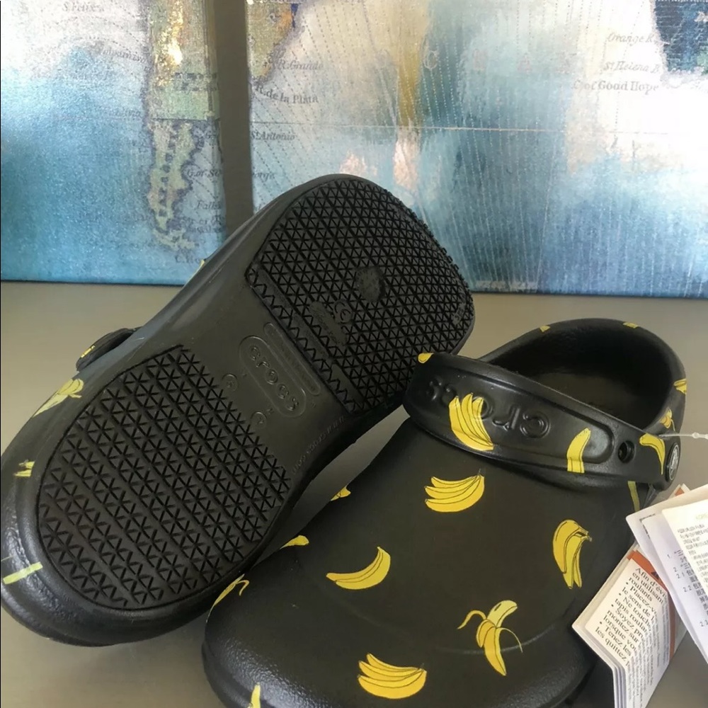 Crocs Banana Womens sz 7/8